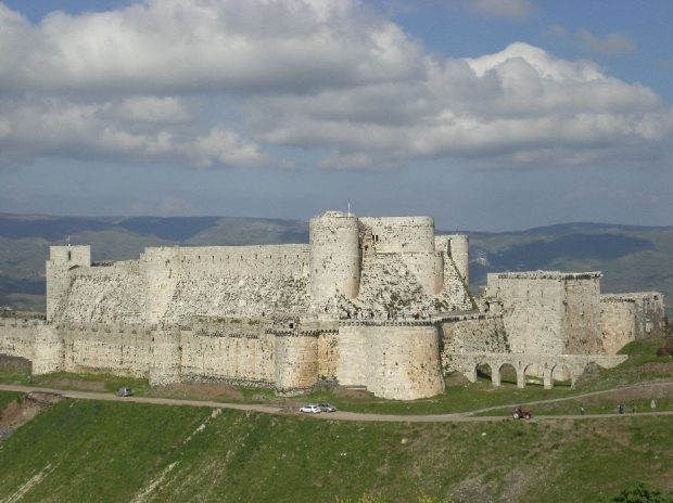 Krak des Chevaliers (Hisn al Akrad) pilis pastatyta 1031 m., 1099 m. užimta kryžiuočių, 1271 m. atkovota memliukų sultono Baibarso, kuris vietoje koplyčios įrengė mečetę. Valdo Mikalausko nuotr.