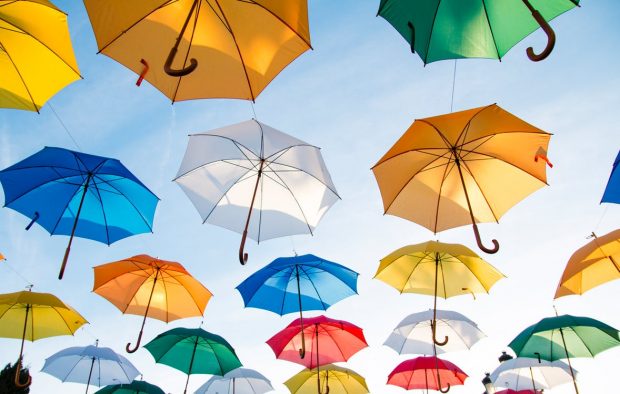 https://www.pexels.com/photo/umbrellas-art-flying-17679 nuotr.