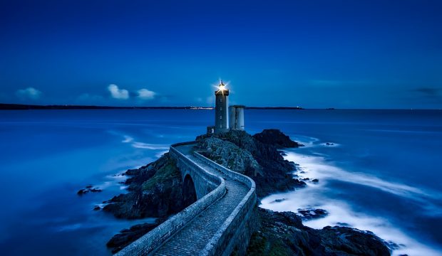 https://pixabay.com/photos/plouzane-lighthouse-france-landmark-1758197/
