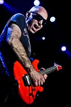 Gitaristo Joe Satriani muzikinė karjera kupina garsių muzikantų vardų (video)