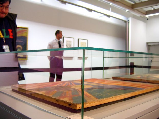 "Skrik" - norv. "Šauksmas", norvegų dailininko simbolisto Edvardo Muncho šedevras, atspindintis žmonijos neviltį. 2012 m. „Šauksmas“ buvo parduotas aukcione už 120 mln. JAV dolerių.