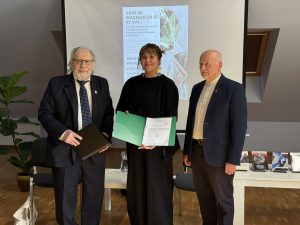 Leonas Peleckis-Kaktavičius, Gintarė Gurevičiūtė, Gintautas Černeckis. Plungės vaikų ir jaunimo bibliotekos archyvo fotografija