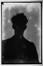 Walker Evans: Shadow self-portrait profile, 1927. https://www.facebook.com/LaRevolutionSurrealiste/photos/a.502468319836241.1073741829.241002742649468/786145041468566/?type=1&theater;